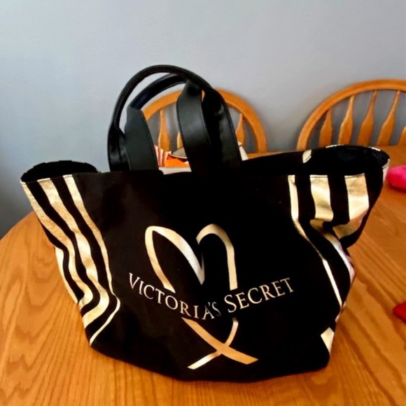 Victoria's Secret Handbags - New Victoria's Secret Large black gold heart tote